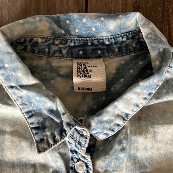 H&M womens distressed chambray - size 10 - Picture 2 of 4